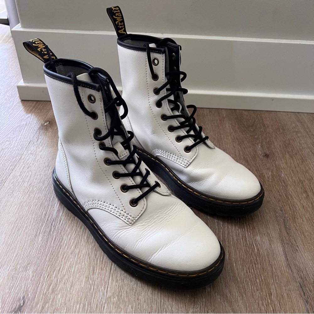 Dr. Marten’s Air Wair. Womens Size 8. Lightly worn.
